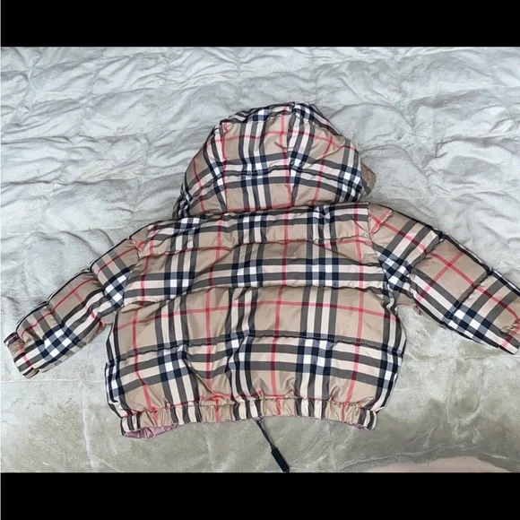 Baby Burberry puffer coat - Picture 3 of 5